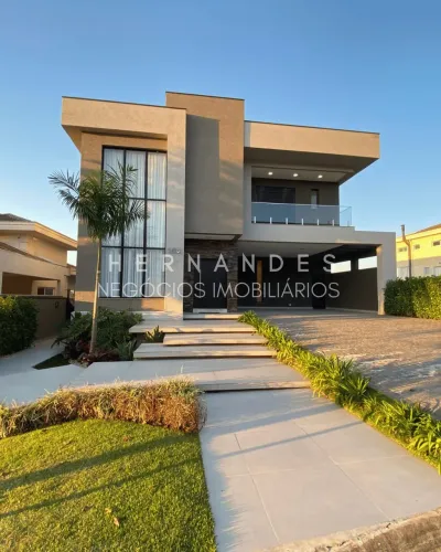 Casa Contemporânea com Vista para o Verde | 560m² | 4 Suítes MOBILIADA