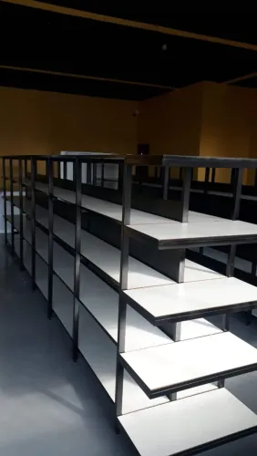prateleira ou gôndola pra comércio 