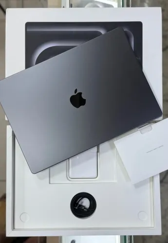 Macbook pro 16 polegadas chip m3 pro 18gb / 512gb bateria 100% LOJA FÍSICA ( 18 / 512 )