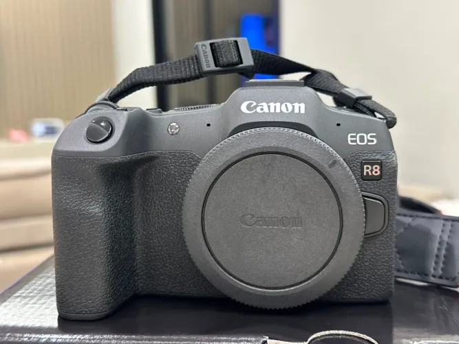 Câmera Nova Cânon R8 kit lente 24 - 50mm