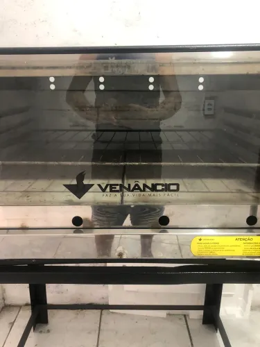 Forno Venâncio para assar pizza, bolo e salgados.