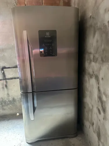 *Com Defeito * Vendo geladeira 