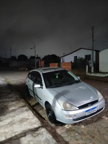 Ford Focus Ghia/ XR 2.0 /ghia 2.0 16V Flex 5P 2001