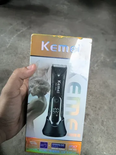 Vendo maquina de cortar cabelo kemei nova