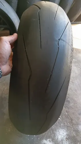 Pneu traseiro p/ mt07, kawasaki zx6r, hornet,cbr600rr etc..