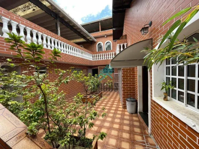 Casa com 3 dormitórios à venda, 257 m² por R$ 1.000.000,00 - Vila Scarpelli - Santo André/