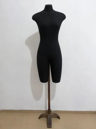 Manequim Moulage Alfinetável COM COXA e Tripé de ferro (1,70cm) - Veste 40