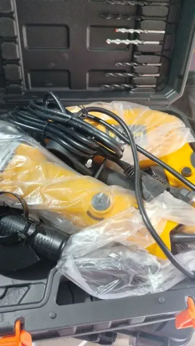 Vendo kit com uma lixadeira esmalte parafusadeira e furadeira