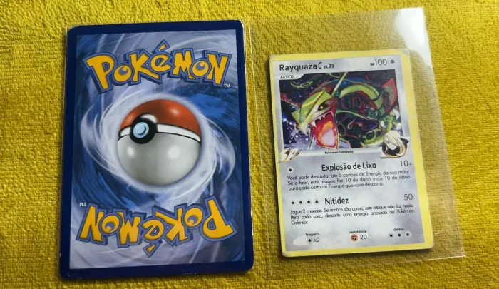 Carta Pokémon Rayquaza LV.73 - Réplica/Falsa - Colecionável