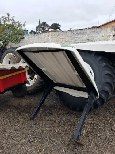 Capota/Toldo Usado para Trator Agrícola p/ MF Massey Ferguson, Ford, Valmet