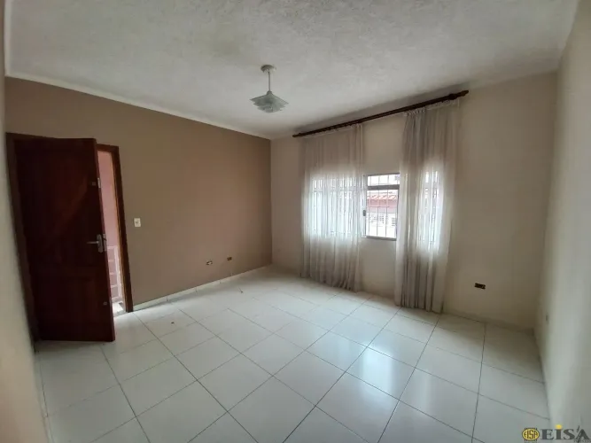 CASA TÉRREA COM 3 DORMITÓRIOS PARA LOCAÇÃO