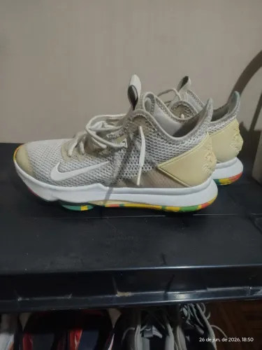 Vendo tênis Nike LeBron James witness 4.