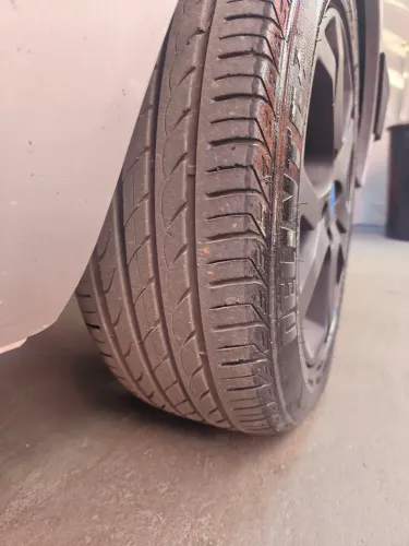Pneus Delinte DH2 205/55 R16 - 90% de Borracha