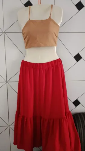 Cropped + saia vermelha, tamanho M
