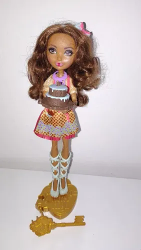 Boneca Cedar Wood Confeiteira - Ever After High