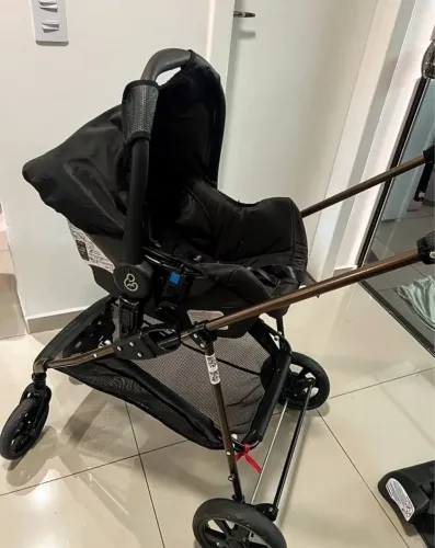 Carrinho de bebê moseis + bebê conforto