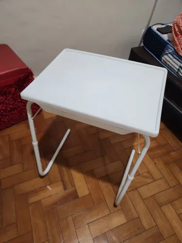 Mesa Portátil Articulada Branca Multiúso - Ideal para Notebook e Refeições