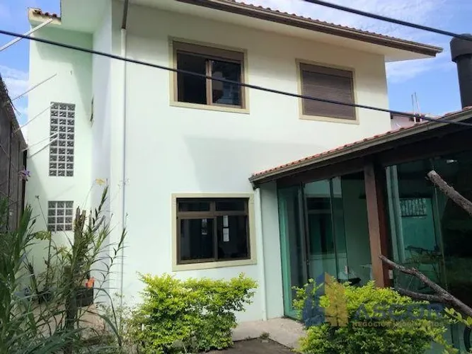 Casa 4 Quartos com 2 Suítes na Costeira do Pirajubaé Florianópolis 212m² 5 Vagas Churrasqu