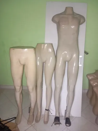 Acessórios para loja de roupas:cabides inox, plástico/ manequins/ suporte/vestiário e etc