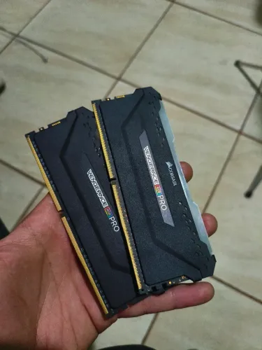 Memória ram 16gb (2x8gb) Corsair vengance pro rgb