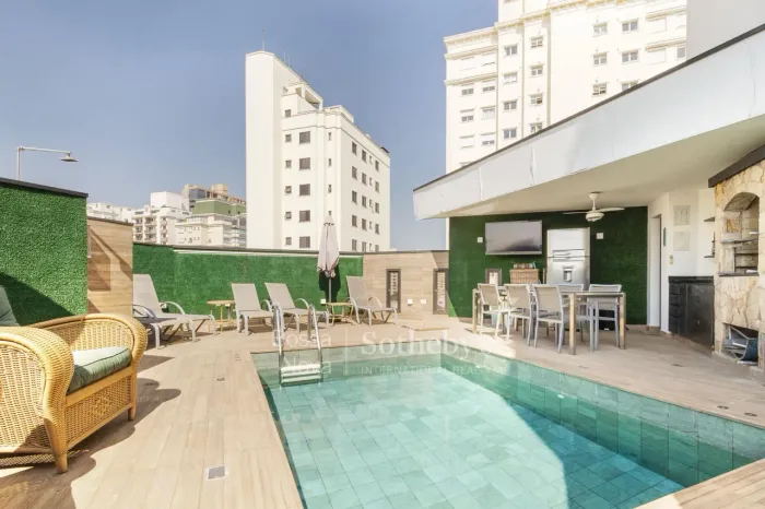 Cobertura com piscina em região privilegiada