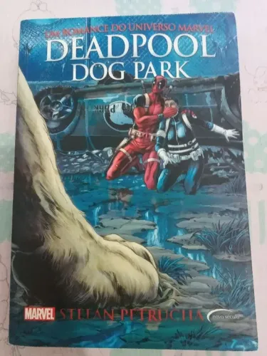 Livro Deadpool Dog Park