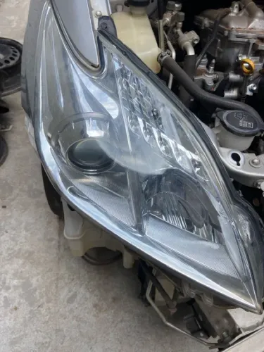 B farol do toyata prius 