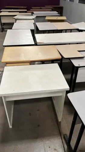 Mesa de Escritório em Madeira com Estrutura de Ferro - Ideal para Home Office