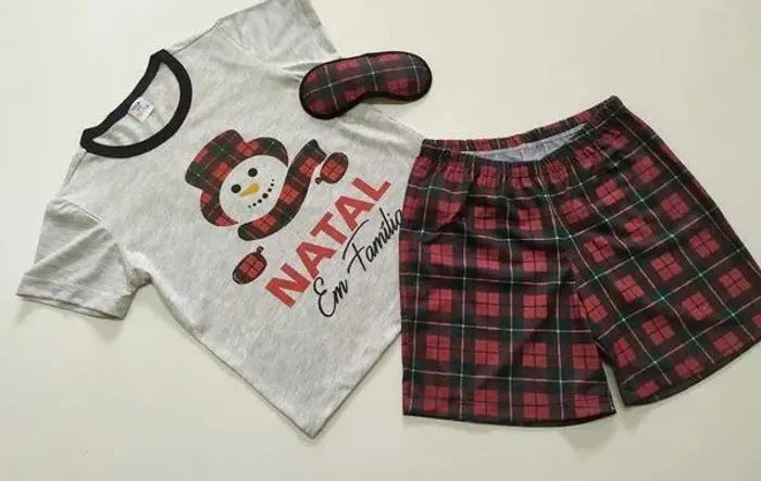 Pijama Natalino Adulto - Natal em Família - T-Shirt e Short
