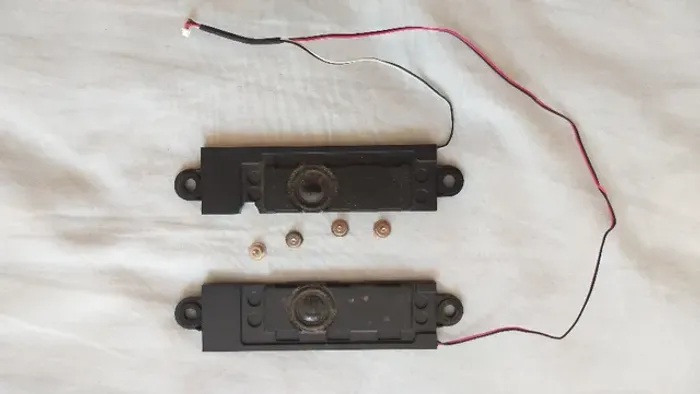 02 auto falantes para notebook, Dell latitude D-830, seminovo.
