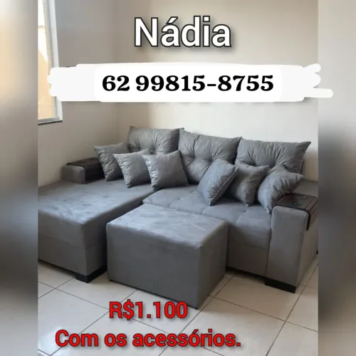SOFÁ COM ALMOFADAS DECORATIVAS 