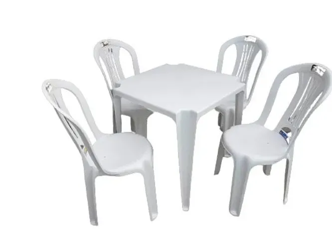 Jogo de Mesa e Cadeiras Plásticas - Menor Preço
