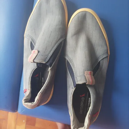Sapatilha masculina. Tamanho 37