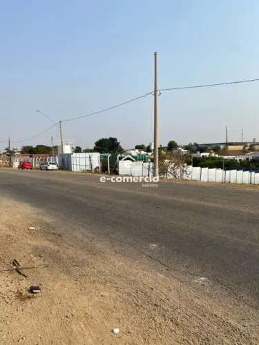 Lote à venda, de acesso direto à Rodovia e divisa com outra rua, próximo ao Distrito Ind.