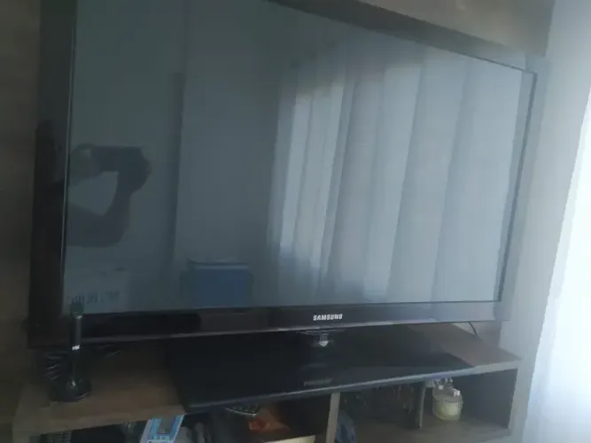 TV Samsung 42" + antena digital e suporte, parcelo no cartão