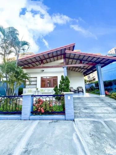 Condomínio Verdes Campos - Casa Térrea de 3/4 com 1 suíte de 148 m², 2 vagas por 750.000