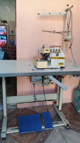 Máquina Interlok Industrial FlexMak modelo FK-B757-516x2-56 220v Usada Bege (Usado)