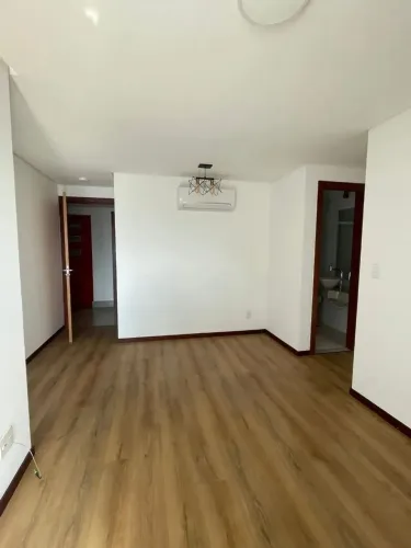 Imóvel para aluguel e venda possui 53 metros quadrados com 2 quartos em Itapuã - Vila Velh