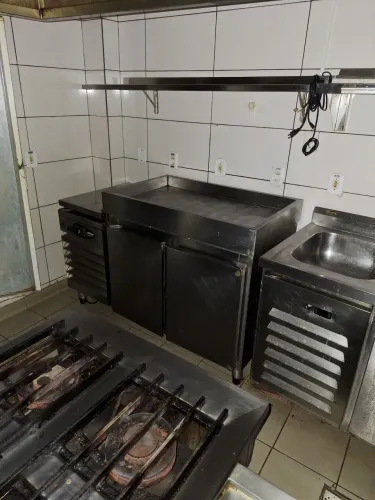 BALCÃO FRIGORÍFICO DE DUAS PORTAS COM PISTA FRIA