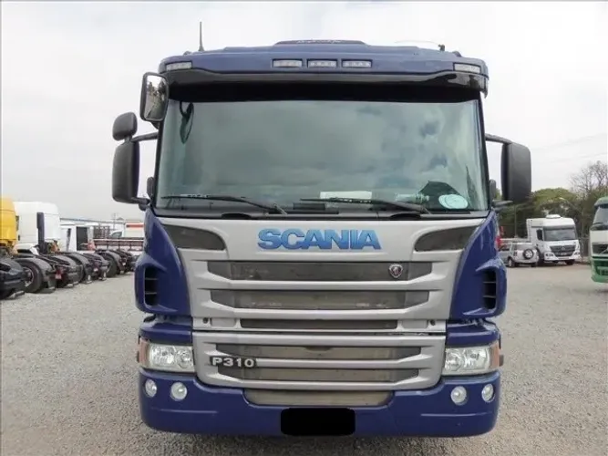 Scania P310 2015 8x2 Carroceria