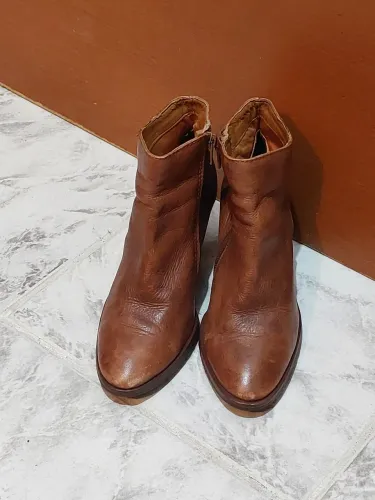 Botas Marrom - Elegância e Conforto