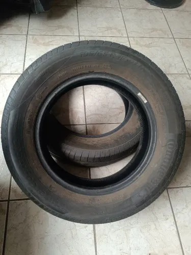 01 Par de Pneus 195 65 15, Continental PowerContact2. Usados.