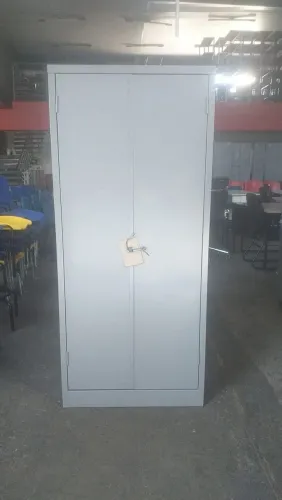 Armário de aço novo