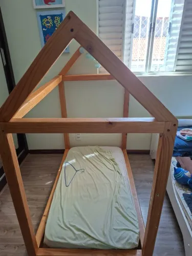 Cama infantil monsitoriana madeira maciça acompanha colchão 