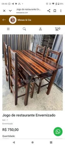Vende-se conjunto de mesas e cadeiras de madeira envernizada