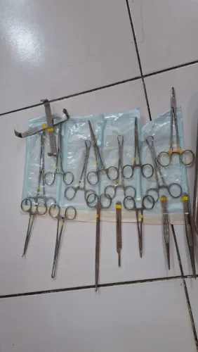 Instrumentos cirúrgicos 19 peças.