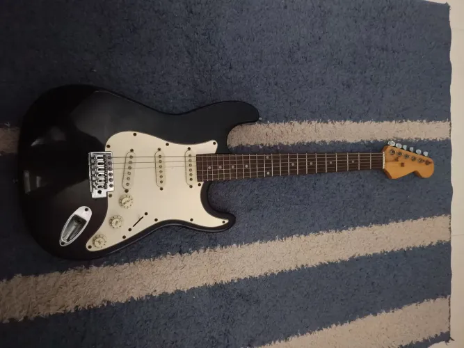 Guitarra stratocaster em ótimo estado