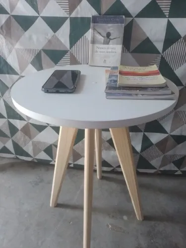Mesinha redonda para ventilador grande ou usar como mesa de lateral