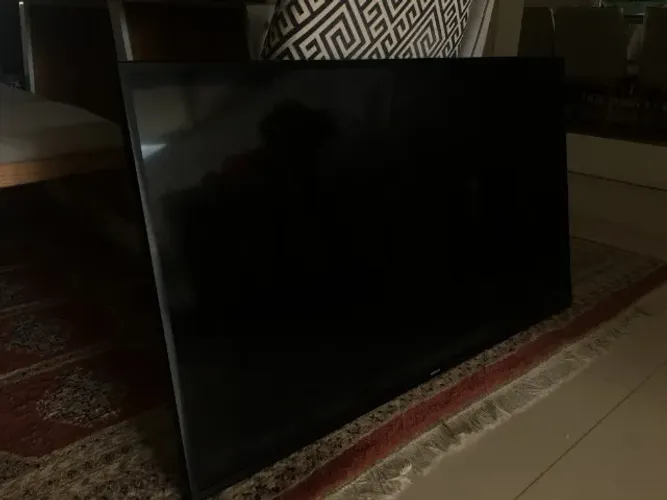 TV 49 SAMSUNG,TELA AVARIADA 1 MÊS PÓS GARANTIA, PARA RETIRADA DAS PLACAS E OUTRAS PEÇAS