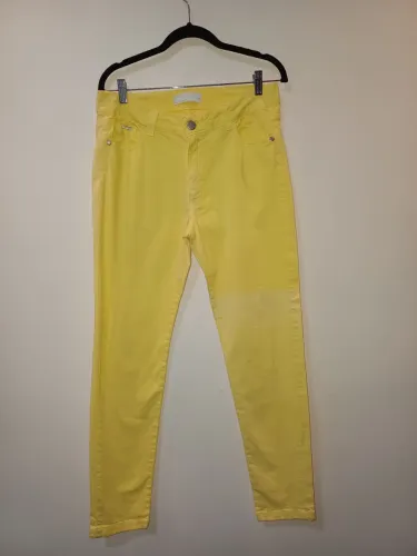 Calça Amarela Skinny Marfino Renner semi-nova Conforto e Estilo